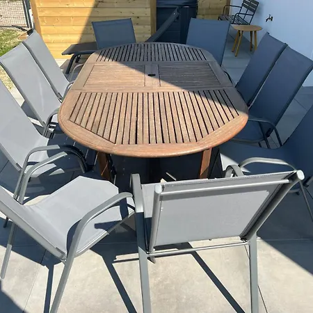 Ker Phan Cozy Urban With Hot Tub וילה